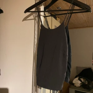 Svart fest topp  - Söt fest topp med fin rygg🤍🫶🏻