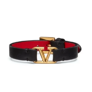 Valentino armband - Säljer detta lite annorlundare Valentino armband då jag bytt från guld till silver. Kom priv för egna bilder💗