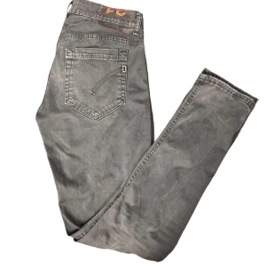 Dondup  - Tjena säljer mina dondup nu  De storlek 31 fraktar bara Skick 8/10  