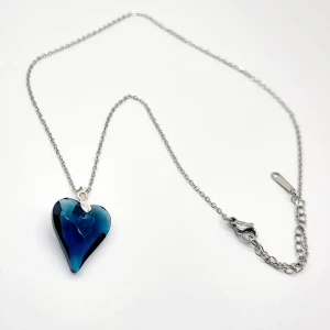 Handgjort halsband  - Material-kedja-rostfritt stål, hängsmycke sw kristall 👌Nickel Längd: 38cm+4. Hängsmycke-2cm [Frakt 15kr] 100kr