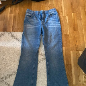 Bootcutjeans med slits - Passar någon som är lite längre, supersnygga 