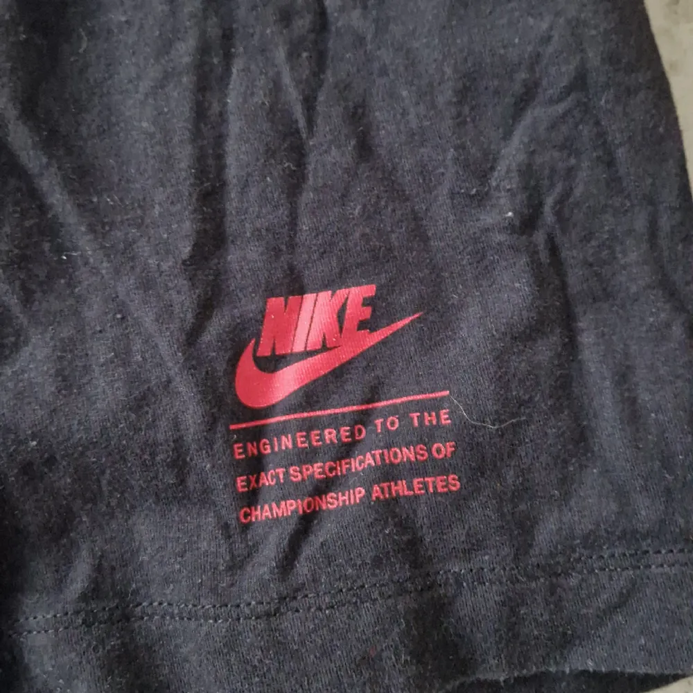 Nike tischa, barn storlek L, 8 av 10. T-shirts.
