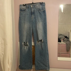 Jeans - Säljer dess Jensen, då dom aldrig kommer till användning. Mycket fint skick. Köpta för 299, säljer för 200.
