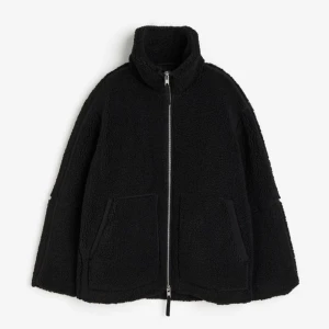 Teddy jacka - Helt ny Teddy jacka från H&M i storlek S. Slutsåld på hemsidan.