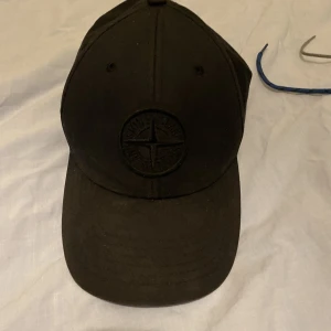 Stone Keps nästintill ny! - Använd 2-3 gånger så gott som ny, köpt för 1500ca