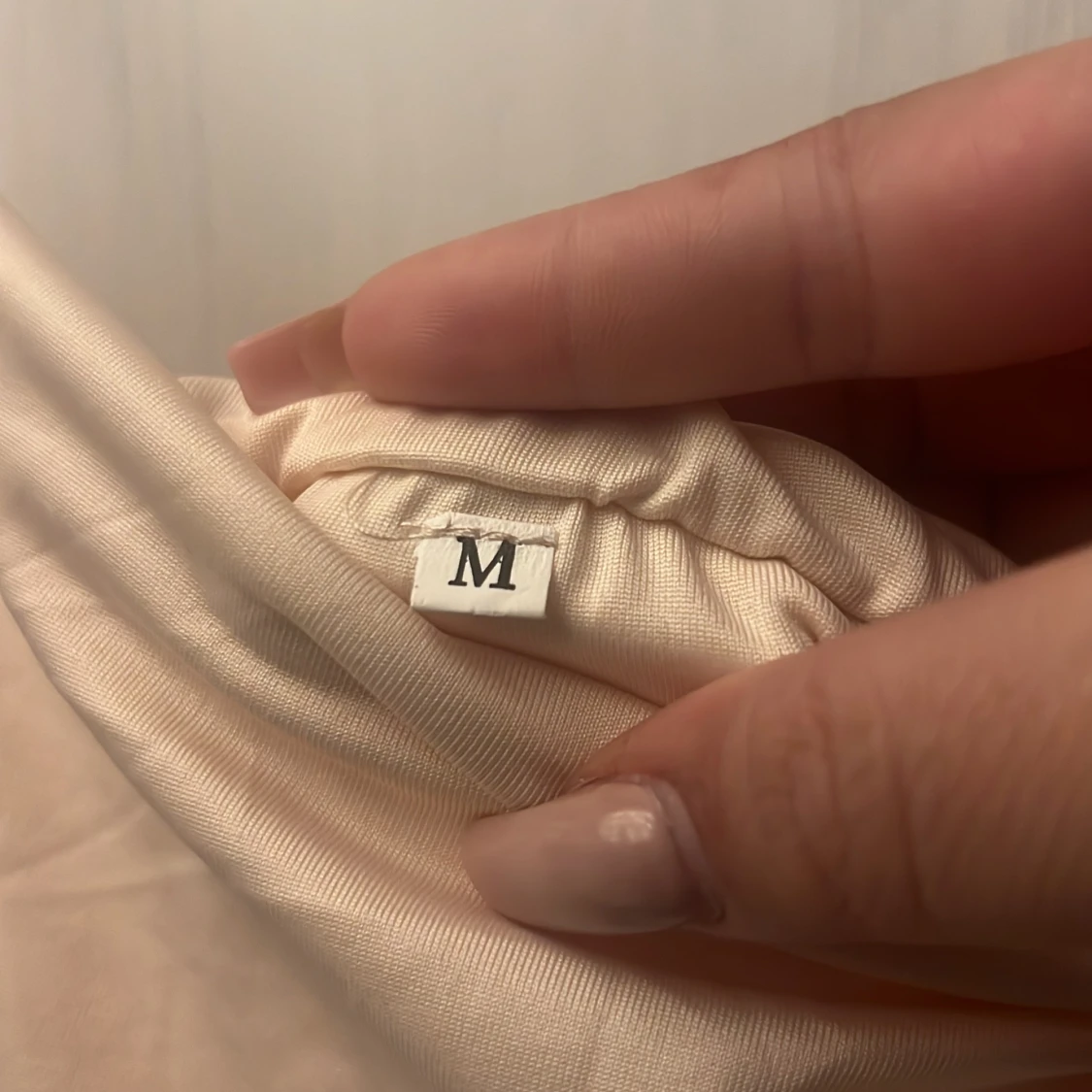 Beige klänning (oanvänd) - 91