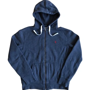 Ralph Lauren Zip-up Hoodie - Mörkgrå huvtröja från Ralph Lauren, super skick i storlek M. Ställ gärna frågor!😊