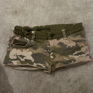 Gulliga Zadig shorts ☺️ - Inga hål inga bränn märken jättebra skick