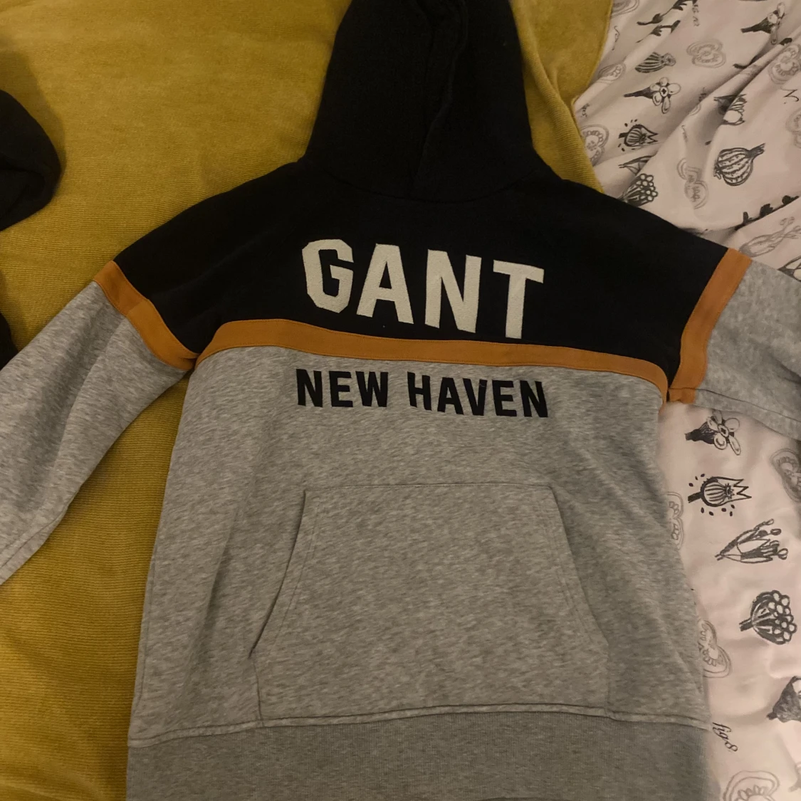 Säljer dessa 3 Hoodies. Paketpris (bekostnaden av alla 3) är 600kr. Pris för var och en tröja diskuteras  - 90