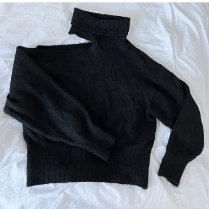 Stickad tröja  - Från ginatricot, fint skick