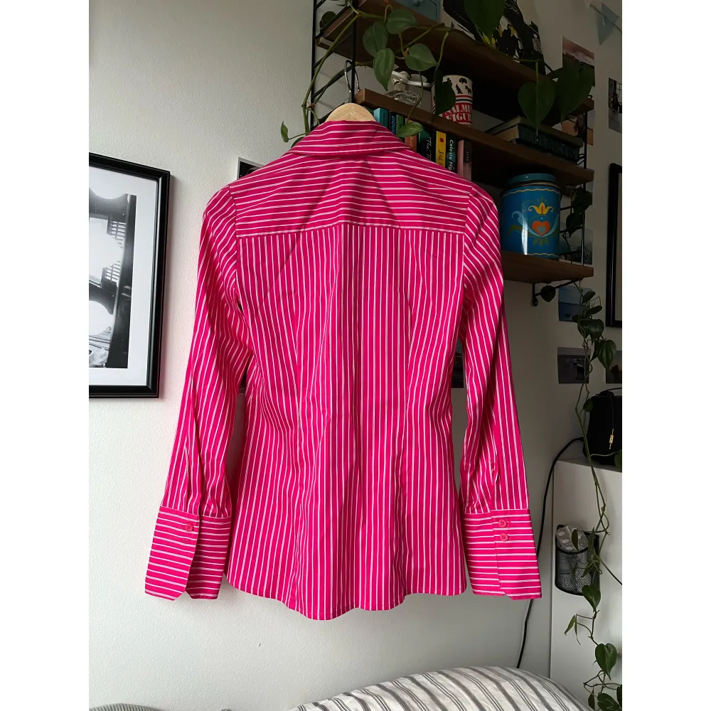 REUPLOAD. Oanvänd skjorta från s.Oliver i storlek 34. Figursydd i superfin rosa färg💗. Skjortor.