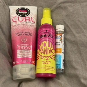 Hårvård - Läs bio! En hårolja 25ml ca 45% kvar, 1 rootlifting spray 150ml ca 55% kvar och en curlcream 200ml ca 85-90% kvar❤️Säljs som paket