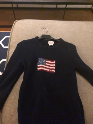 Ralph lauren tröja - Säljer min fina Ralph rauren tröja. L barn storlek, den är äkta och inte andvänd så mycket.🩵vi får diskutera priset.