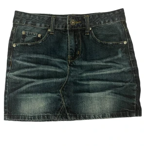 Kjol  - Jätte söt kjol som kostade 500kr, den är från Beyond retro 