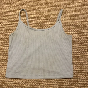 Linne  - Ett blått linne lite ribbat frakt ingår ej