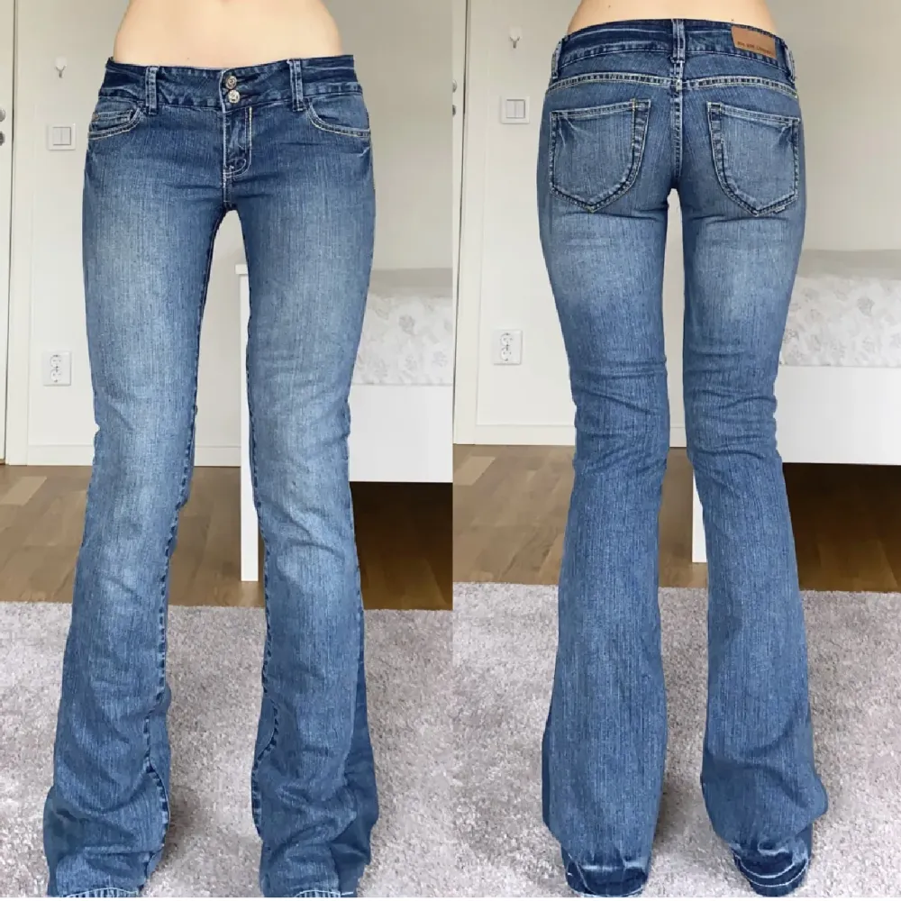 Lågmidjade vintage bootcut jeans från bik bok!! Midja: 79 cm, innebenslängd: 87 💕. Jeans & Byxor.