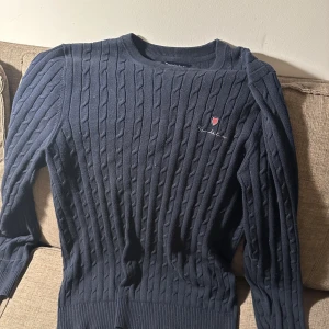 Kabelstickad bondelid - Kabelstickad tröja från Bondelid i storlek M  Knappt använd i väldigt bra skick