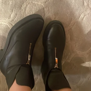 ZARA boots (trafaluc) - Black boots from ZARA, worn once. Brand new condition. 