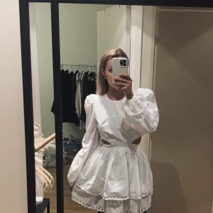 Lovisa Barkman klänning - Klänning från Lovisa Barkman x BikBok. Endast använd 1 gång. Storlek XS men passar även S Nypris 799kr 