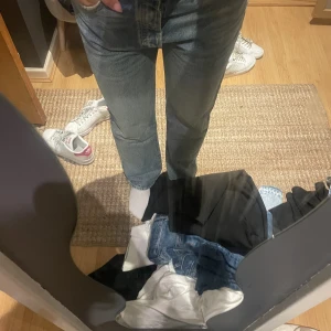Jwans - Säljer dessa fina jeansen från zara som endast är använda 2 gånger. 