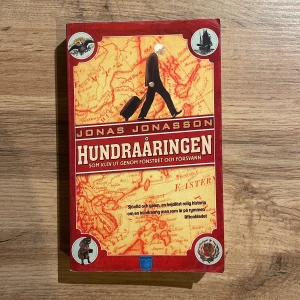 Hundraåringen som klev ut genom fönstret & försvann - ” Hundraåringen som klev ut genom fönstret och försvann” skriven av Jonas Jonasson. Språk: svenska. Boken säljs i befintligt skick.  Frakt tillkommer <3