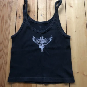 Brandy Top - Jätte snygg brandy melville top💋säljer pga inte riktigt min stil längre💘väldigt bra skick🫶 nypris:196kr