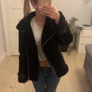 zara jacka - Skitsnygg vinterjacka från Zara🫶🏻