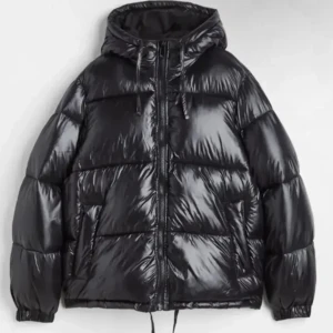 VINTER JACKA  - En glansig puffer jacket från H&M. Jackan är i storlek S. Använd fåtal gånger så alltså nyskick. 