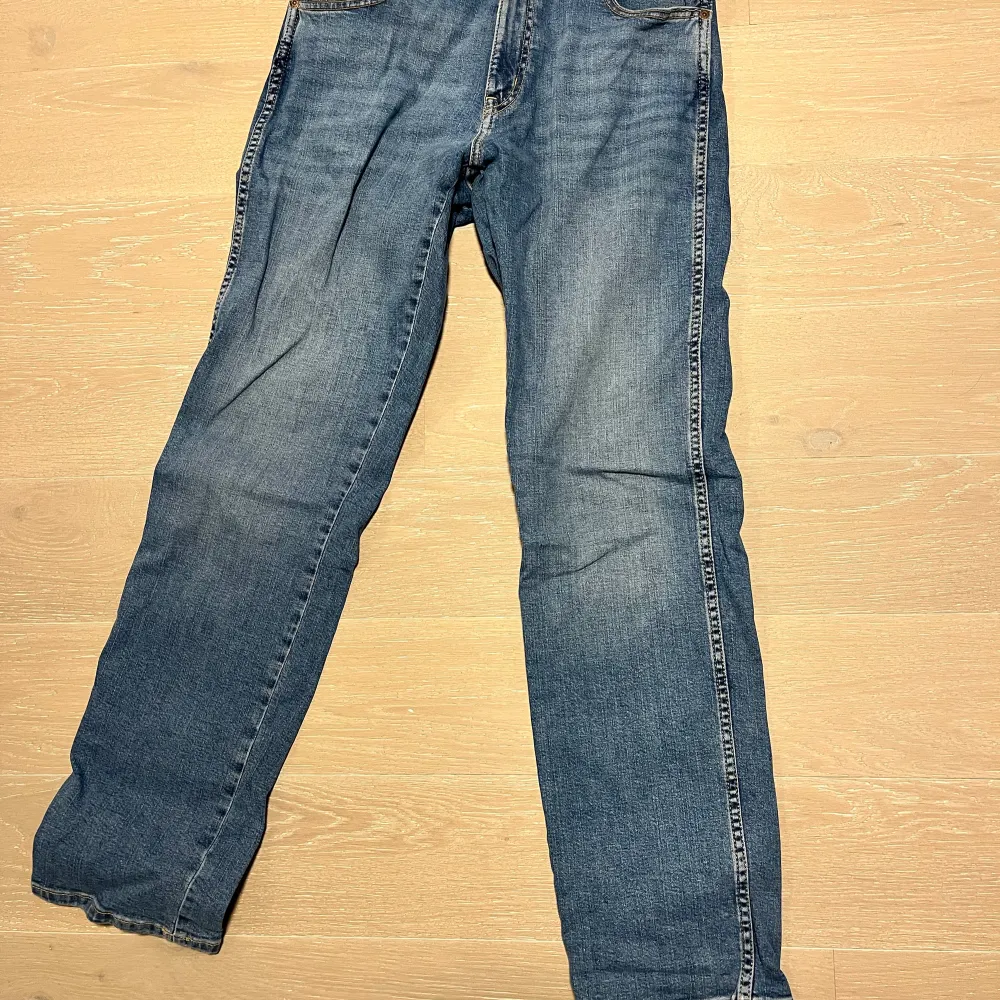 Storlek 30/32 skick 9/10 använda några gånger inga defekter. Pris kan diskuteras vid snabb affär nypris:899. Jeans & Byxor.