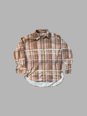 Rutig Acne Studios skjorta - Knappt använd supermjuk Acne Studios skjorta i väldigt varma toner. Färgerna passar inte på mig så tycker den ska få en ny garderob. 100% bomull.