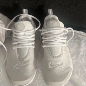 Nike presto - Säljer mina nike prestos då jag inte är intresserad av de längre. De är bra skick och har inga hål.