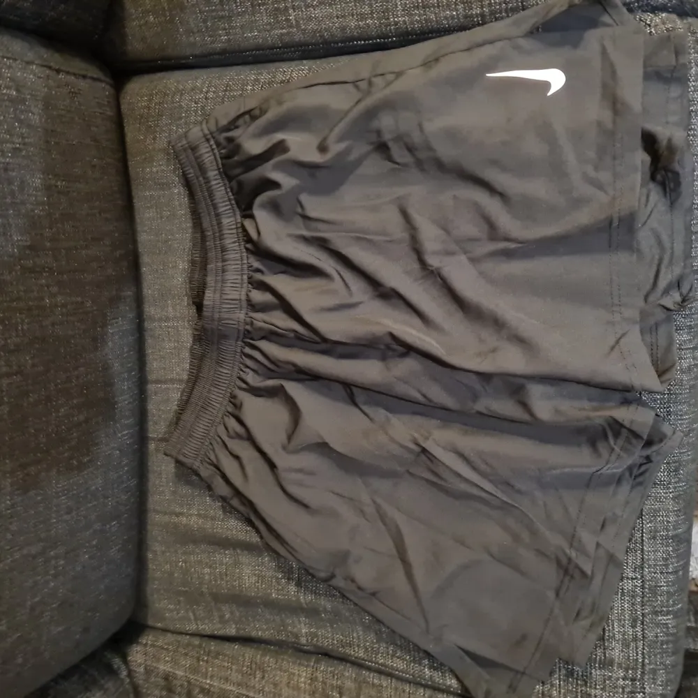 Nike basket shorts. Oanvända då dem ör för stora för mig. . Shorts.