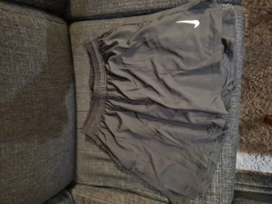 Nike shorts - Nike basket shorts. Oanvända då dem ör för stora för mig. 