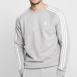 Adidas Sweatshirt - ljusgrå -storlek XS - Använd ytterst få gånger. Skick 9/10. Pm för mer bilder och info.