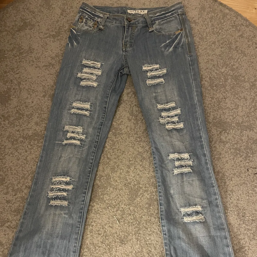 Säljer dessa ursnygga bootcut jeans från Litana, bra skick och passar om man är runt 160/170💕 . Jeans & Byxor.