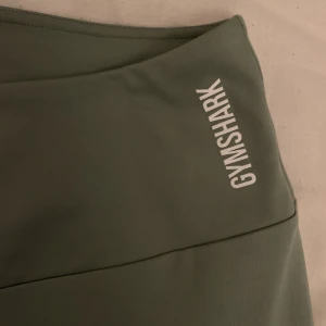 Gymshark - Säljer nu mina träningstights ifrån Gymshark. Som är väldigt bekväma och även sköna till vardags. Jag påstår att de är s-m i sorlek och passar för korta personer🥰