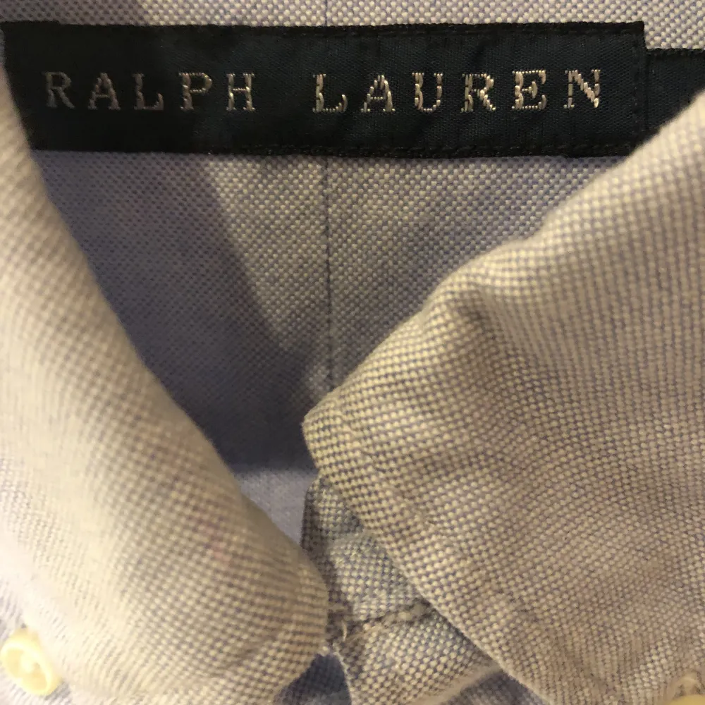 En nästan helt ny Ralph laren skjorta. Skjortor.