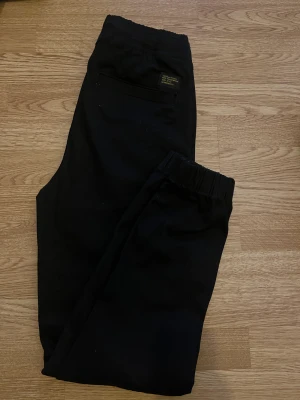 Byxor - Svarta army byxor med mudd längst ner från Vailent. Nyskick! 