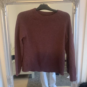 Vinröd stickad tröja från only - Super fin stickad tröja från only i storlek s🤍🤍