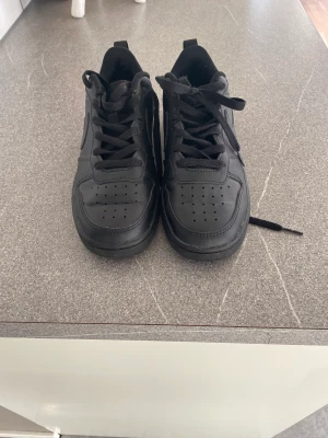 Nike sneakers - Säljer ett par Nike sneakers. Använda 2ggr. 