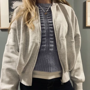 ”Jacka”/ kofta från zara - Jätte skön och snygg jack-kofta från zara som jag påriktigt köpte igår 