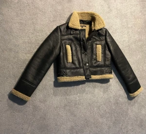 French connection - Brun skinn imitation med teddyfoder