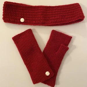 Set - Hårband och Torgvantar - Handgjorda torgvantar och hårband i 100% ull. Passar S-M då de är töjbara!  :) (Går även att beställa i valfri färg)