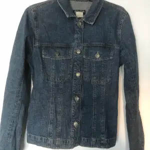 Designer jeansjacka från Sonia Rykiel Köparen står för frakten