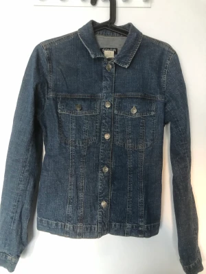 Jeansjacka Sonia Rykiel - Designer jeansjacka från Sonia Rykiel Köparen står för frakten