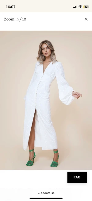 Adoore Positano - Säljer min helt otroliga klänning från Adoore som är helt slutsåld online. Har endast använt den en gång med den är tyvärr lite för liten för mig. Skriv vid intresse och om du vill ha bilder på klänningen!🤝🏼🧡