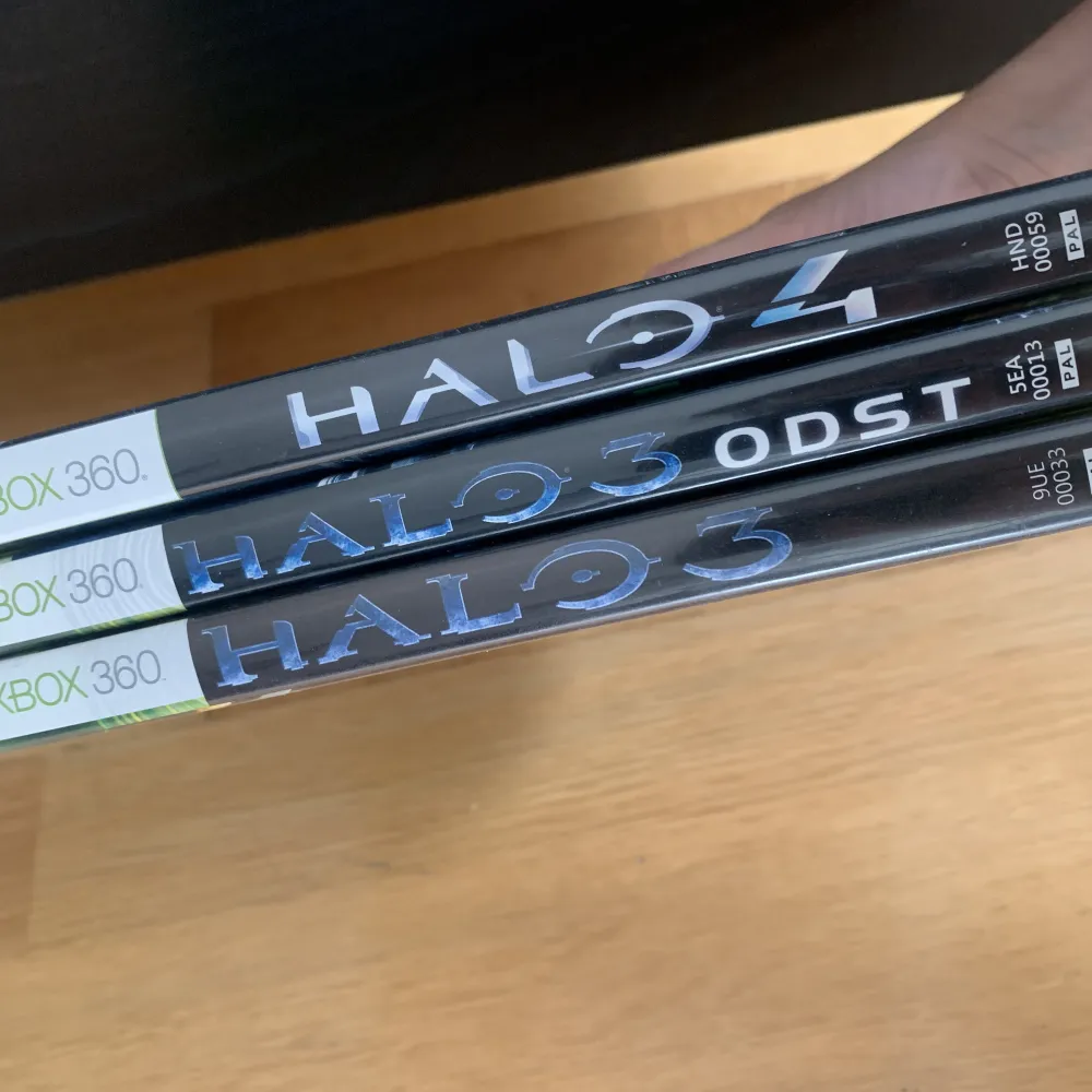 Tre halo-spelen till Xbox 360. Säljes som ett paket. . Övrigt.