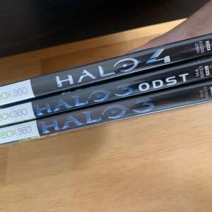 Tre halo-spelen till Xbox 360. Säljes som ett paket. 