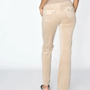 Beiga juicy byxor - Säljer detta eftersom dom är för små för mig,dom är i jätte bra skick men ena metall grejen på snöret är borta, ingenting man märker.