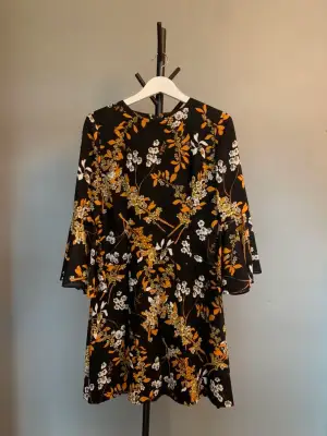 Blommig vintageklänning från Martinette. 